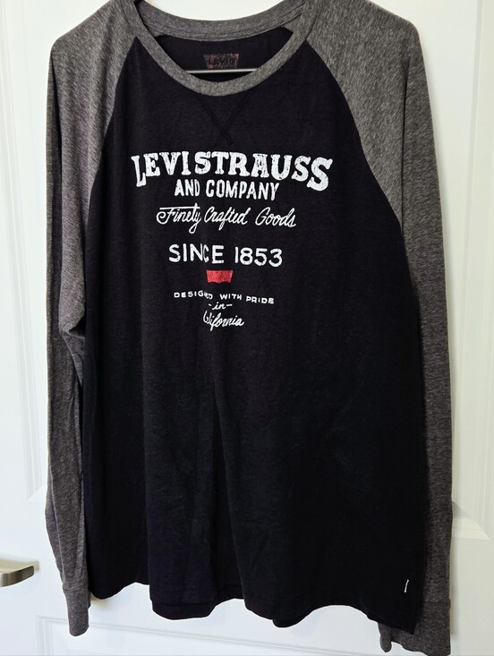 Levi's Other - Levi Strauss Grapic Black Body with Gray Raglan Long-Sleeve Tee Lg Mens Xlnt.